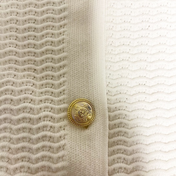 Rachel Zoe White Cardigan Scalloped neckline textured Size XL Gold buttons - Picture 8 of 9